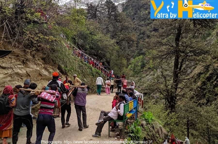 Yatris are Trekking to Yamunotri Dham